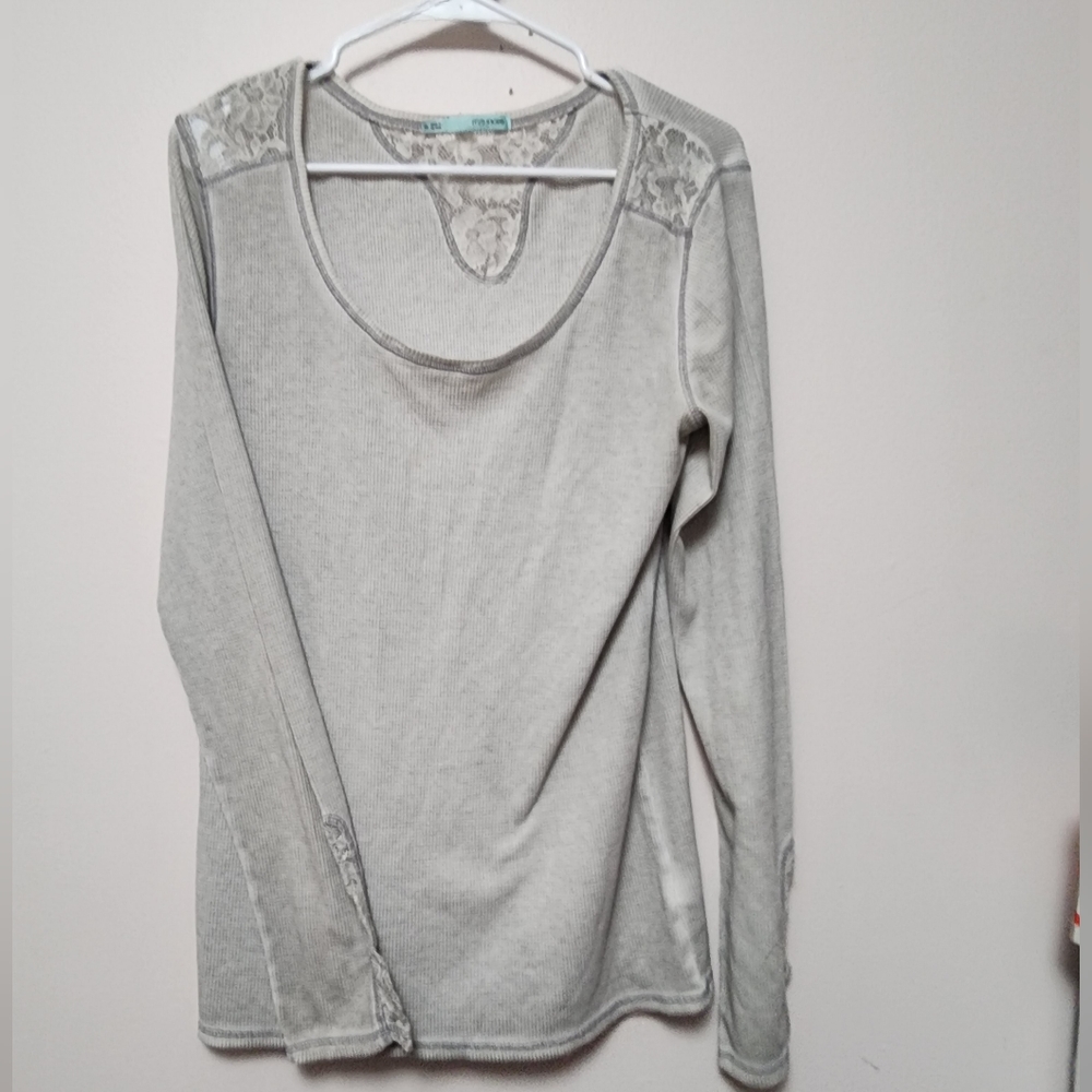 Maurices Gray long Sleeve Cut out Desisn Back Top XL